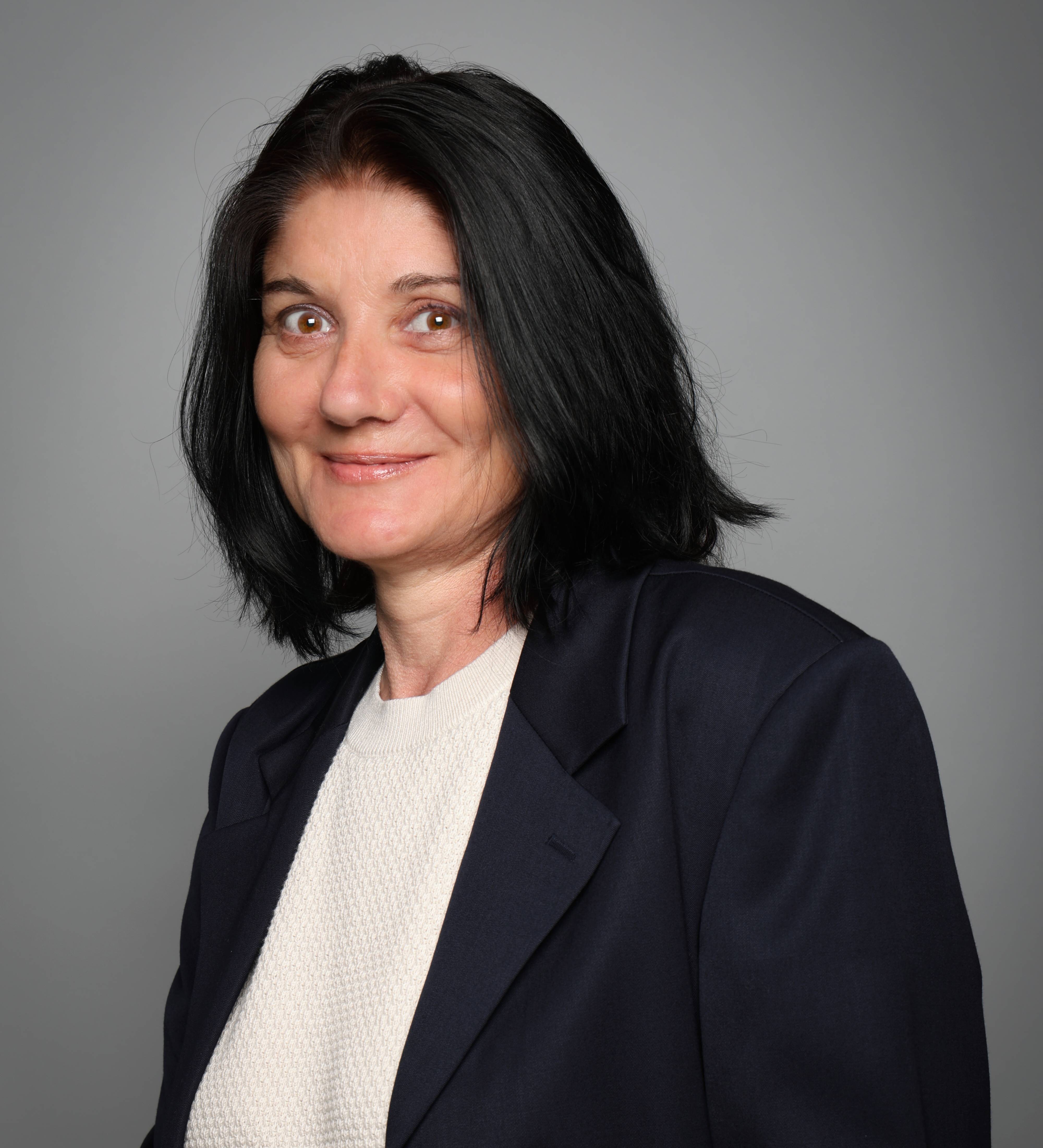 PERRINE CHARGEE DES RELATIONS ADHERENTS